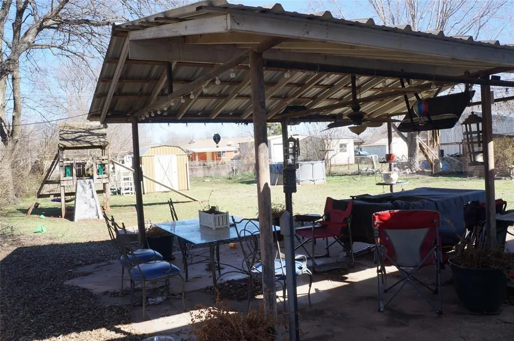 Photo 3 — 418 N Garrett Avenue, Lindsay, OK 73052