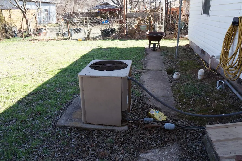 Photo 4 — 418 N Garrett Avenue, Lindsay, OK 73052