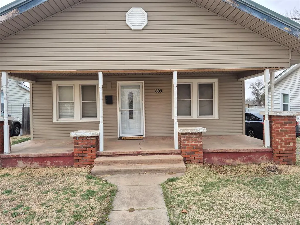 Front exterior — 609 W Central Boulevard, Anadarko, OK 73005