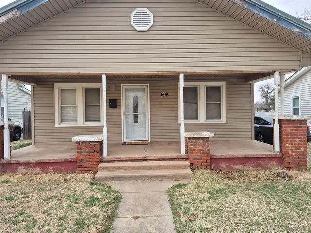 Front exterior — 609 W Central Boulevard, Anadarko, OK 73005