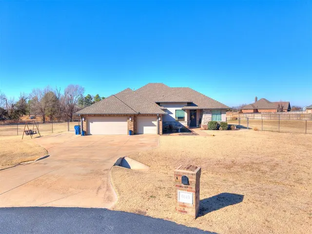 Photo 2 — 4849 Hillcrest Lane, Edmond, OK 73025