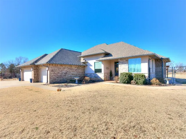 Photo 3 — 4849 Hillcrest Lane, Edmond, OK 73025