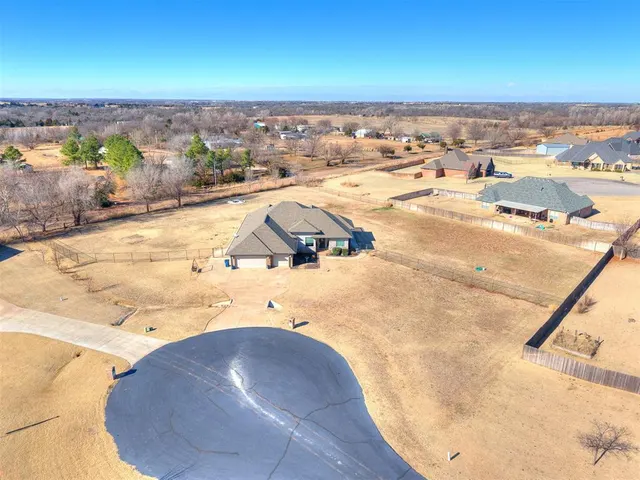 Photo 4 — 4849 Hillcrest Lane, Edmond, OK 73025