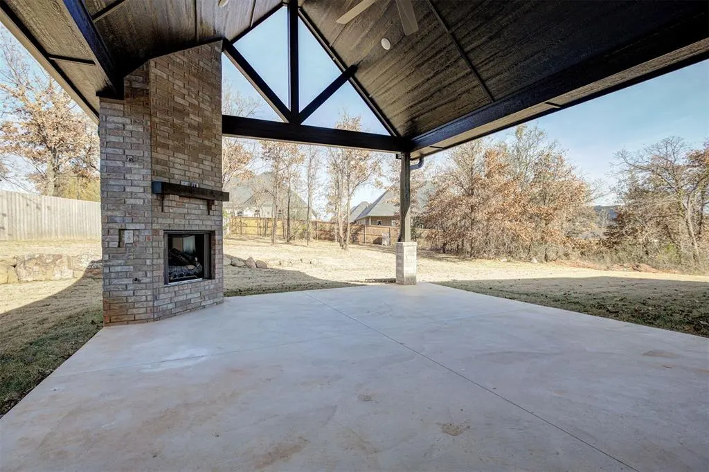 Photo 2 — 8001 Amber Ridge Drive, Edmond, OK 73034