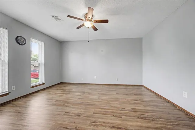 Photo 7 — 1000 NW 104th Street, Oklahoma City, OK 73114