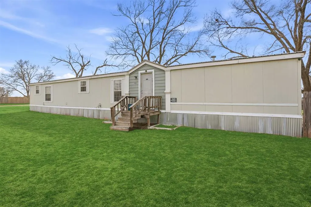 Front exterior — 919 S Maple Avenue, Erick, OK 73645