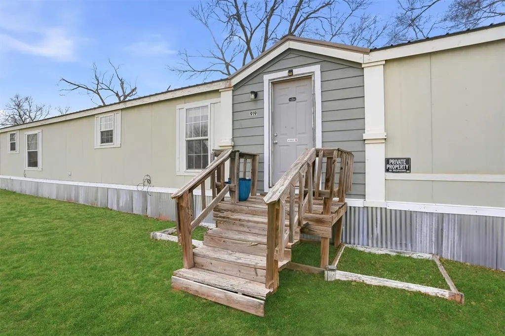 Photo 5 — 919 S Maple Avenue, Erick, OK 73645