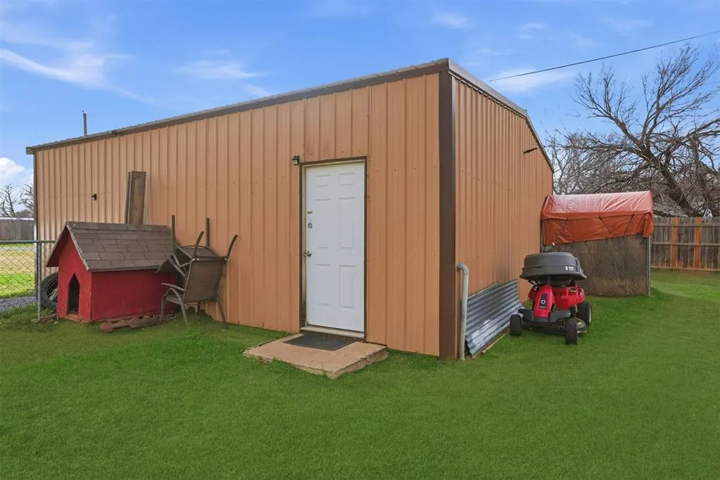 Photo 13 — 919 S Maple Avenue, Erick, OK 73645