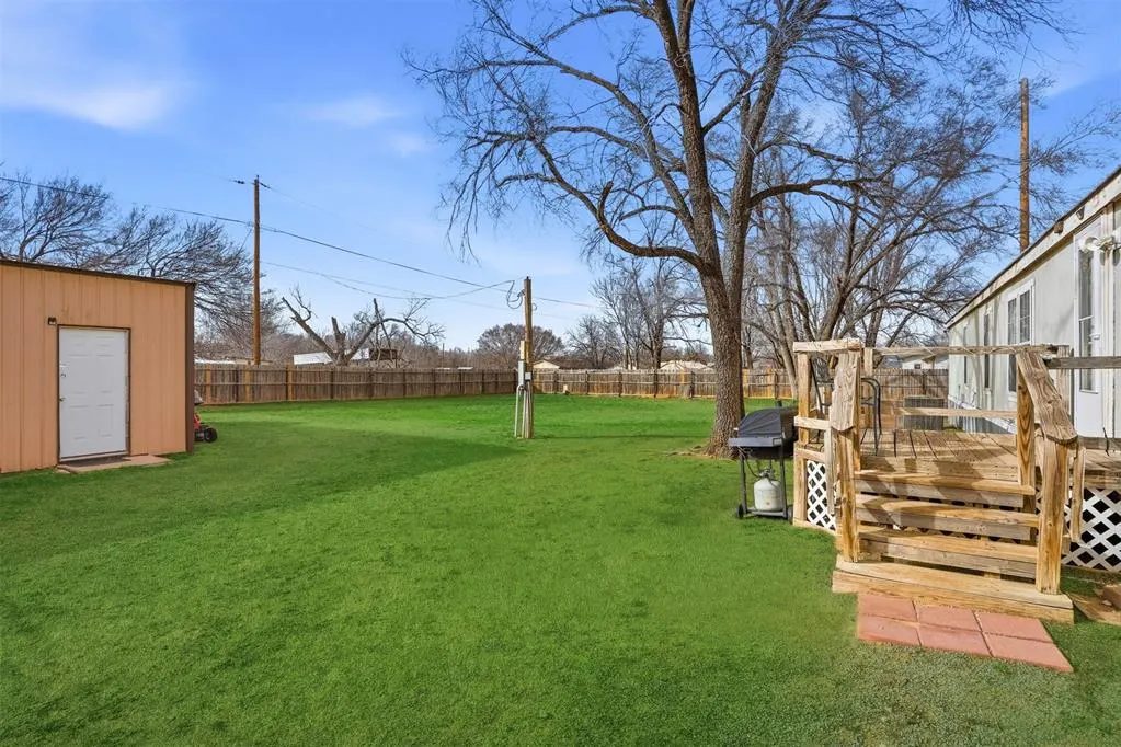 Photo 15 — 919 S Maple Avenue, Erick, OK 73645