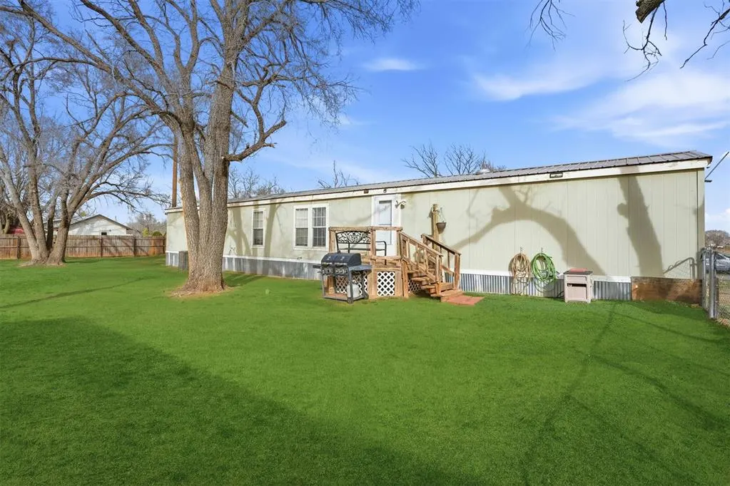 Photo 17 — 919 S Maple Avenue, Erick, OK 73645