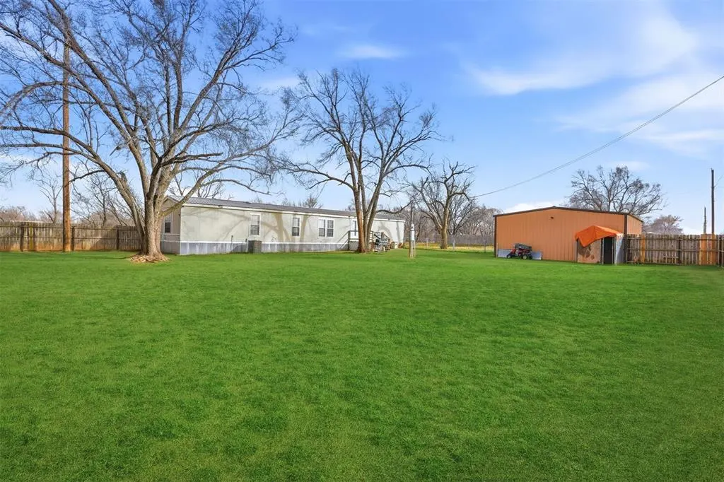 Photo 18 — 919 S Maple Avenue, Erick, OK 73645