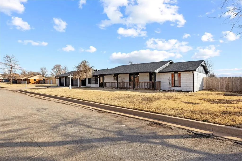 Photo 2 — 1407 Partridge Lane, Cordell, OK 73632