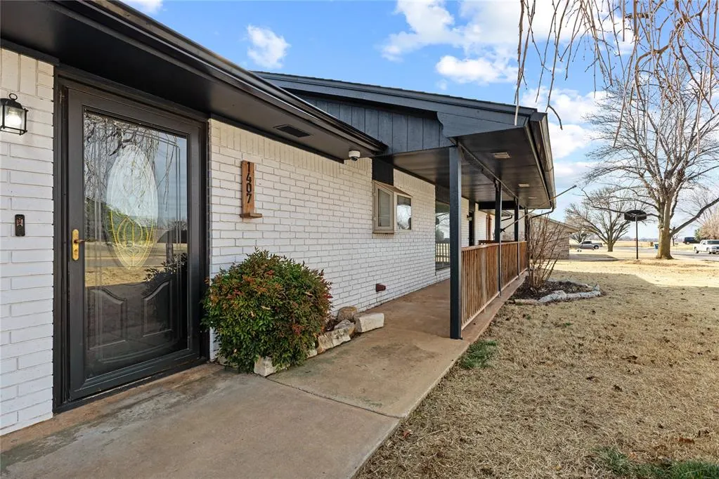 Photo 3 — 1407 Partridge Lane, Cordell, OK 73632