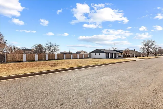 Photo 4 — 1407 Partridge Lane, Cordell, OK 73632