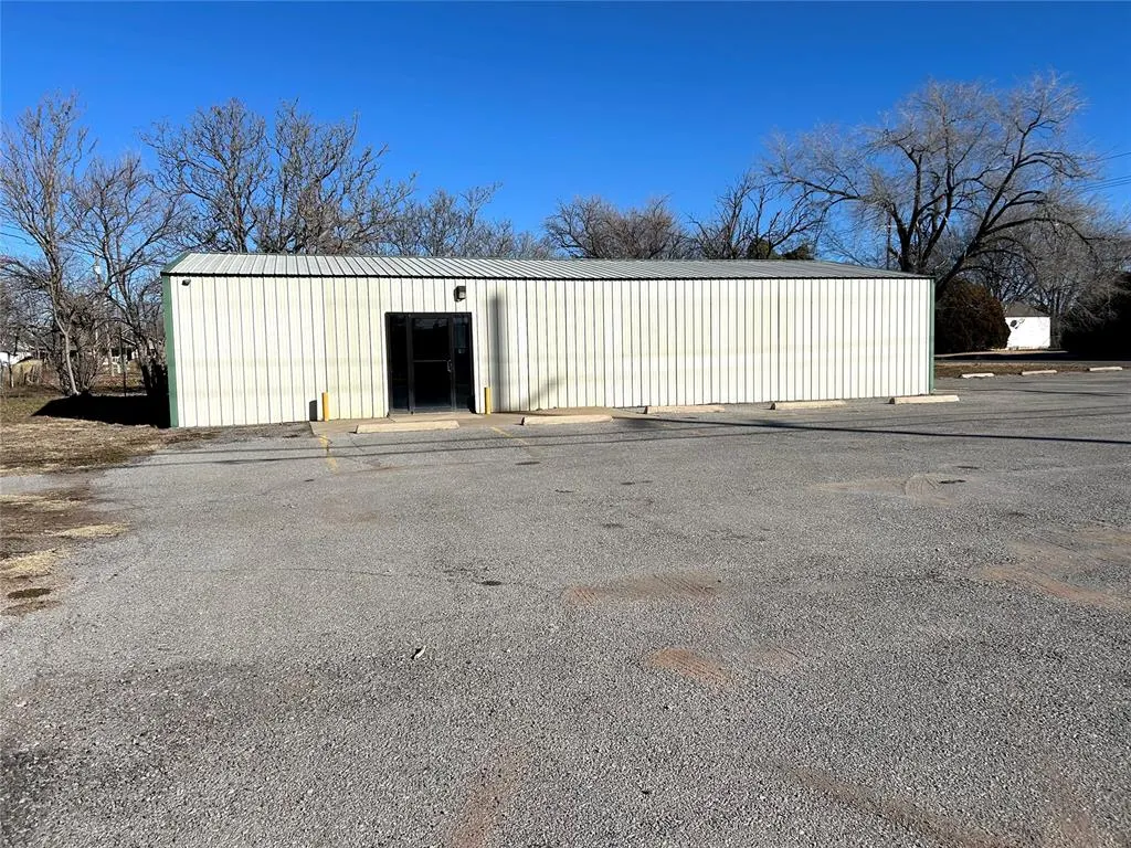Photo 3 — 323 S Randall Corner, Elk City, OK 73644