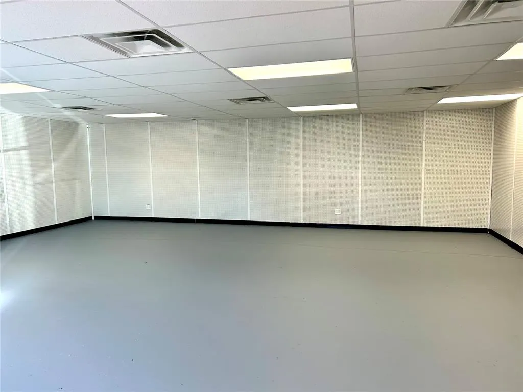 Photo 5 — 323 S Randall Corner, Elk City, OK 73644