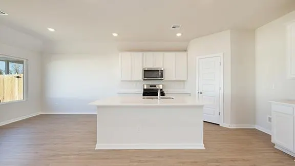 Photo 4 — 1228 E Stallion Lane, Mustang, OK 73064