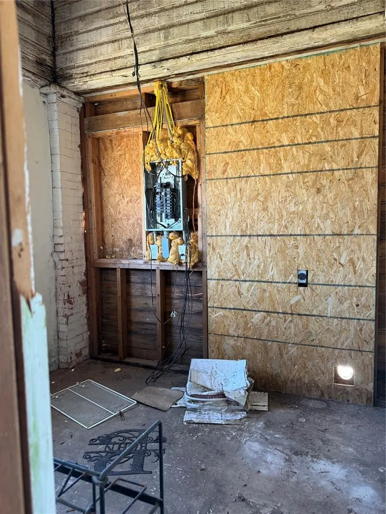 Photo 9 — 502 W Jefferson Street, Mangum, OK 73554