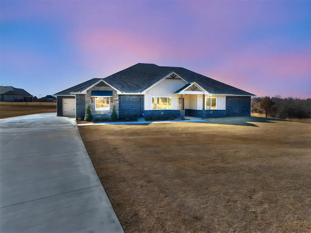 Photo 2 — 4549 Raymond Lane, Guthrie, OK 73044