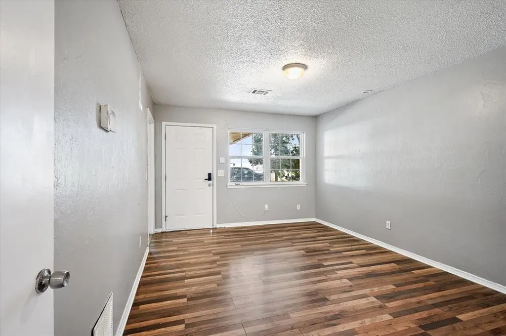 Photo 4 — 501 N TOMPKINS Drive, Oklahoma City, OK 73127
