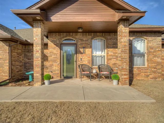 Front exterior — 207 SE 7th Street, Lexington, OK 73051