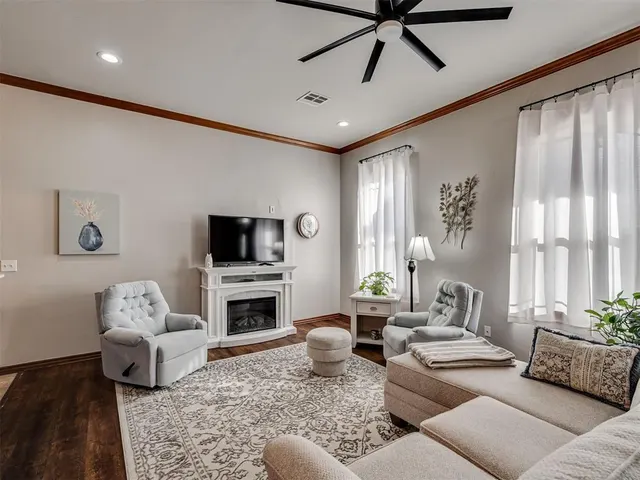 Photo 6 — 207 SE 7th Street, Lexington, OK 73051