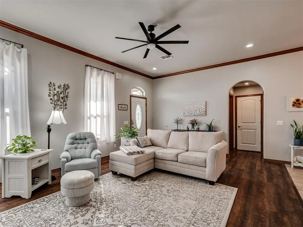 Photo 7 — 207 SE 7th Street, Lexington, OK 73051