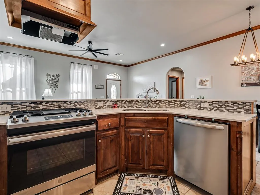Photo 10 — 207 SE 7th Street, Lexington, OK 73051