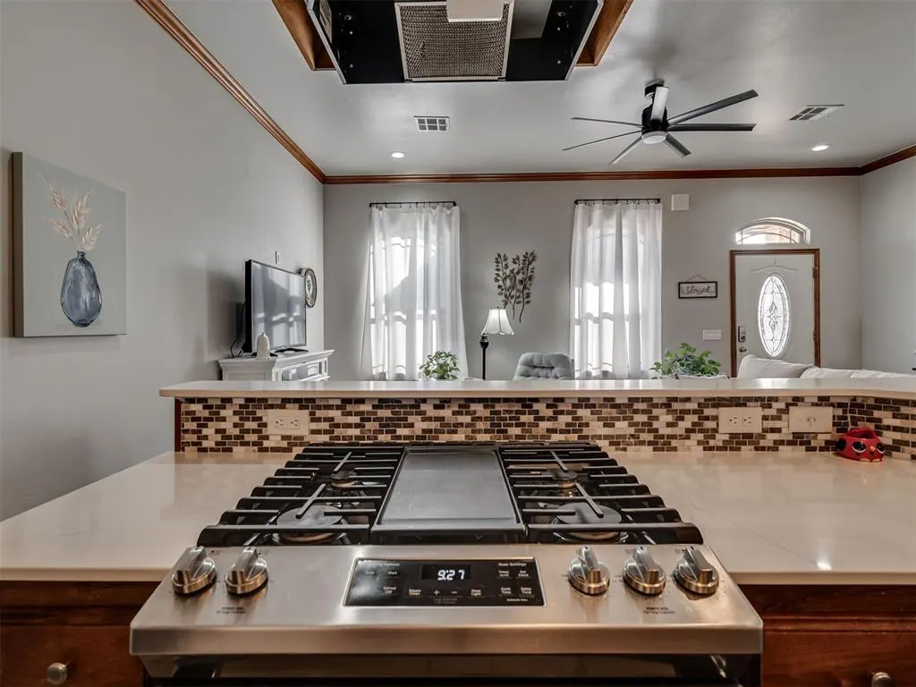 Photo 11 — 207 SE 7th Street, Lexington, OK 73051