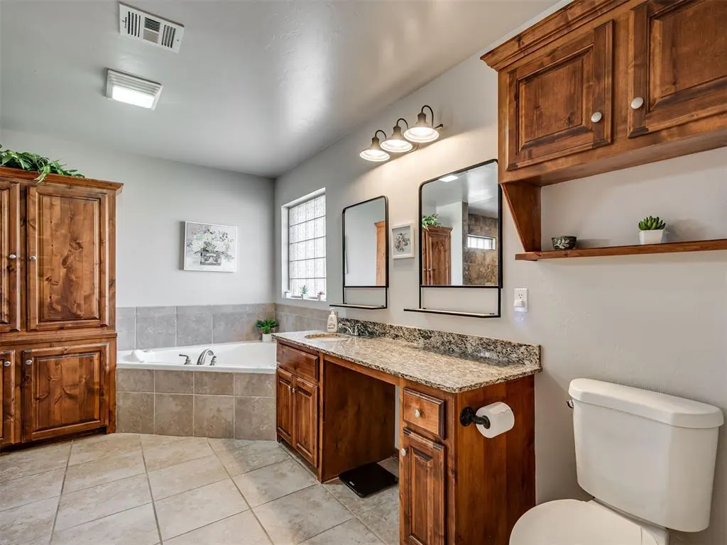Photo 18 — 207 SE 7th Street, Lexington, OK 73051
