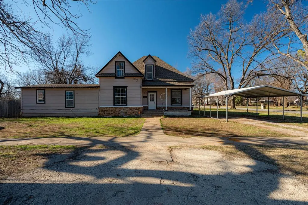 Front exterior — 319 E Bradley Avenue, Pauls Valley, OK 73075