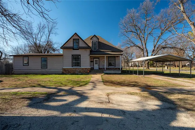Front exterior — 319 E Bradley Avenue, Pauls Valley, OK 73075