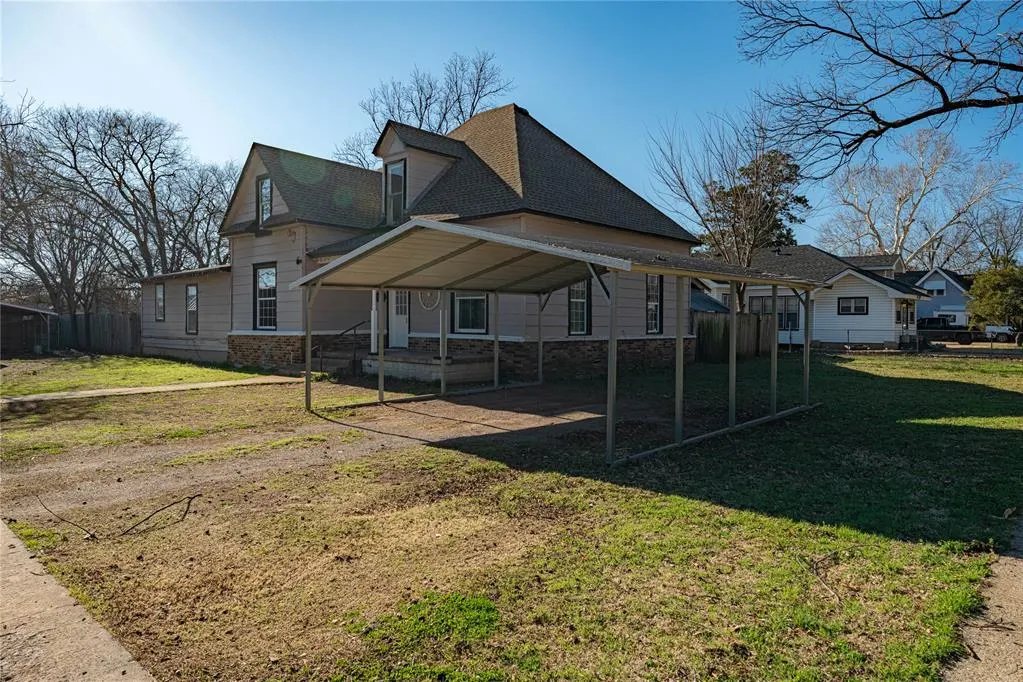 Photo 3 — 319 E Bradley Avenue, Pauls Valley, OK 73075