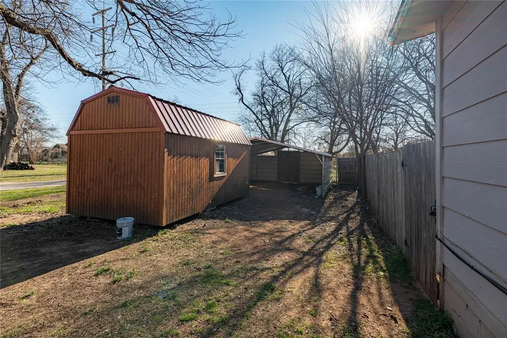 Photo 4 — 319 E Bradley Avenue, Pauls Valley, OK 73075