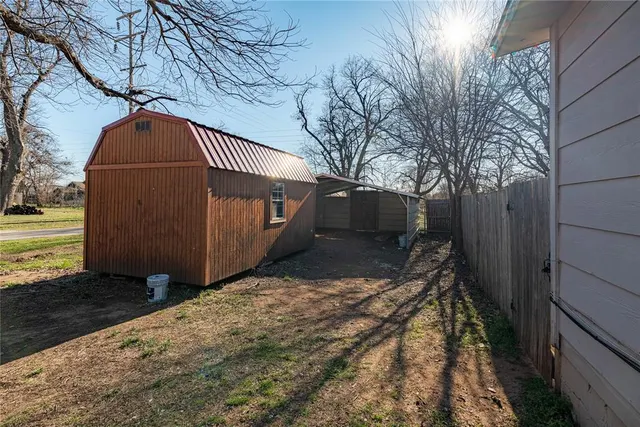 Photo 4 — 319 E Bradley Avenue, Pauls Valley, OK 73075