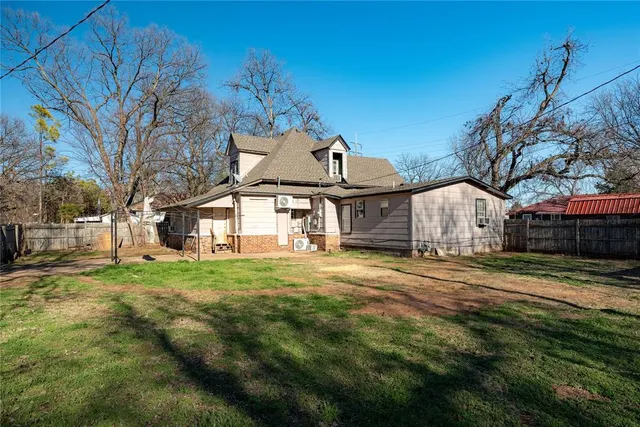 Photo 5 — 319 E Bradley Avenue, Pauls Valley, OK 73075