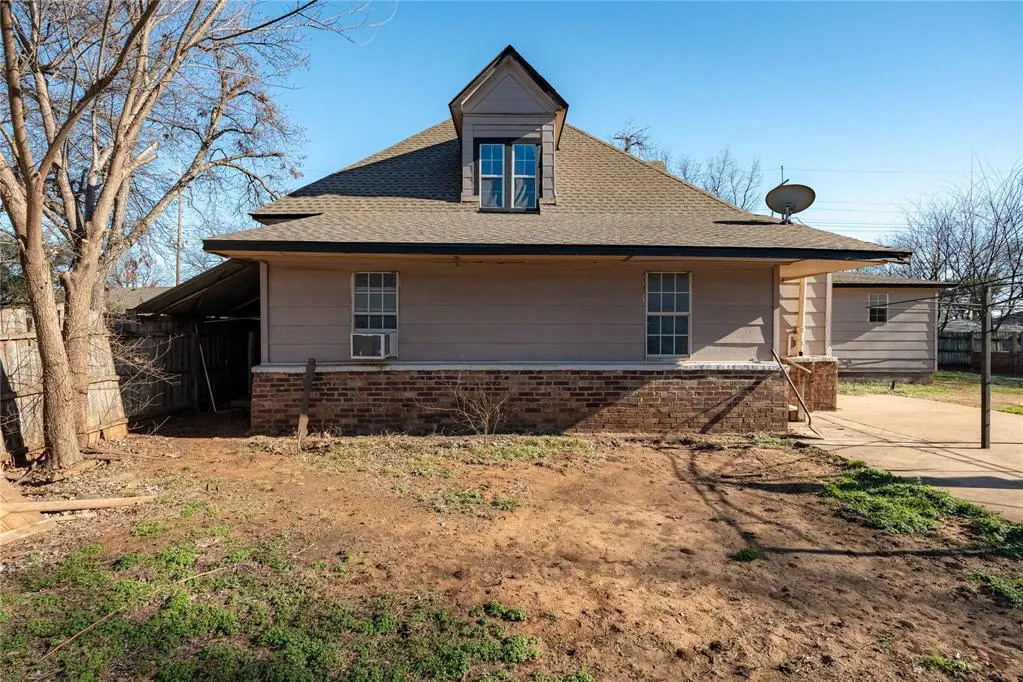 Photo 6 — 319 E Bradley Avenue, Pauls Valley, OK 73075