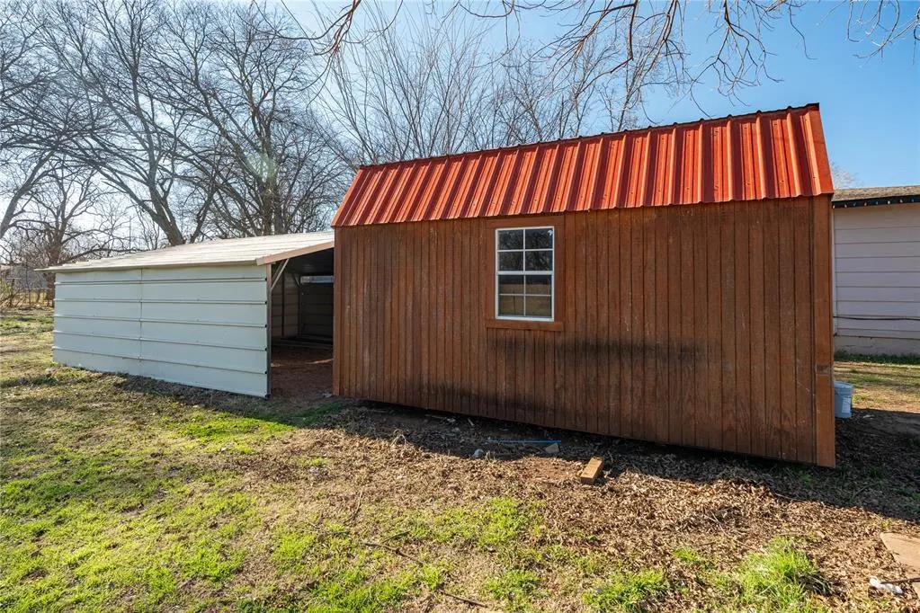 Photo 7 — 319 E Bradley Avenue, Pauls Valley, OK 73075