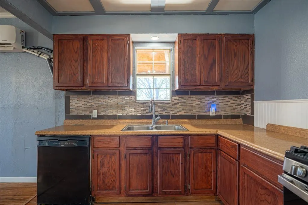 Photo 14 — 319 E Bradley Avenue, Pauls Valley, OK 73075