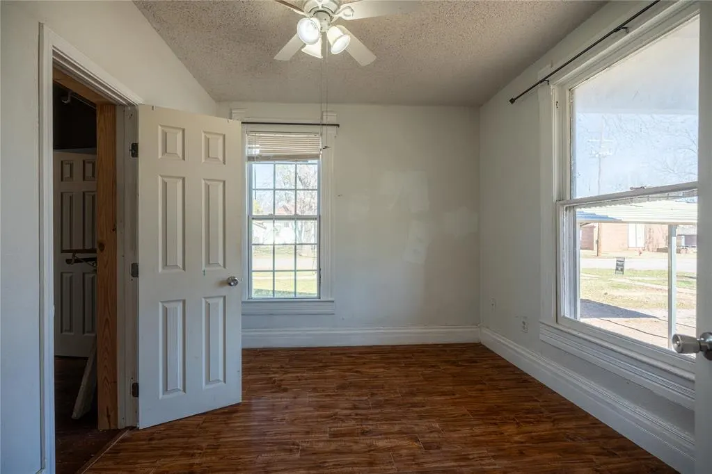 Photo 31 — 319 E Bradley Avenue, Pauls Valley, OK 73075
