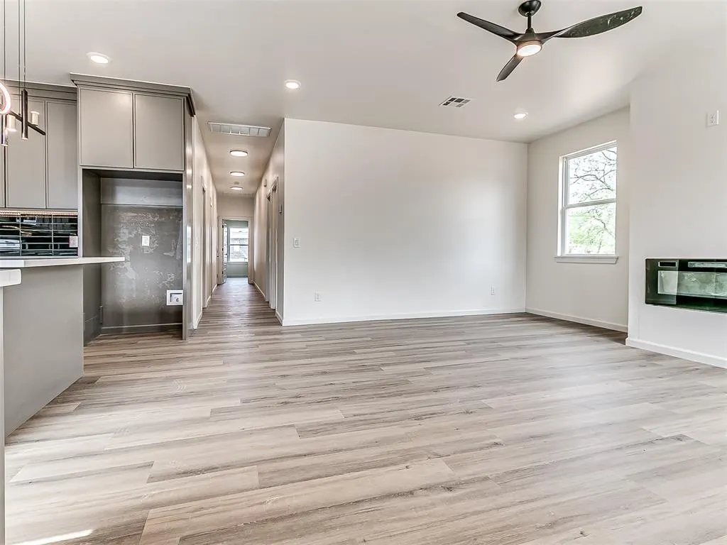Photo 4 — 2021 NE 16th Terrace, Oklahoma City, OK 73117