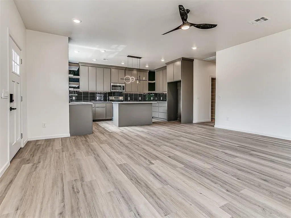 Photo 6 — 2021 NE 16th Terrace, Oklahoma City, OK 73117