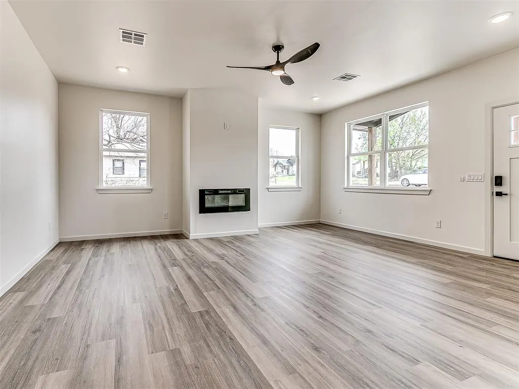 Photo 7 — 2021 NE 16th Terrace, Oklahoma City, OK 73117