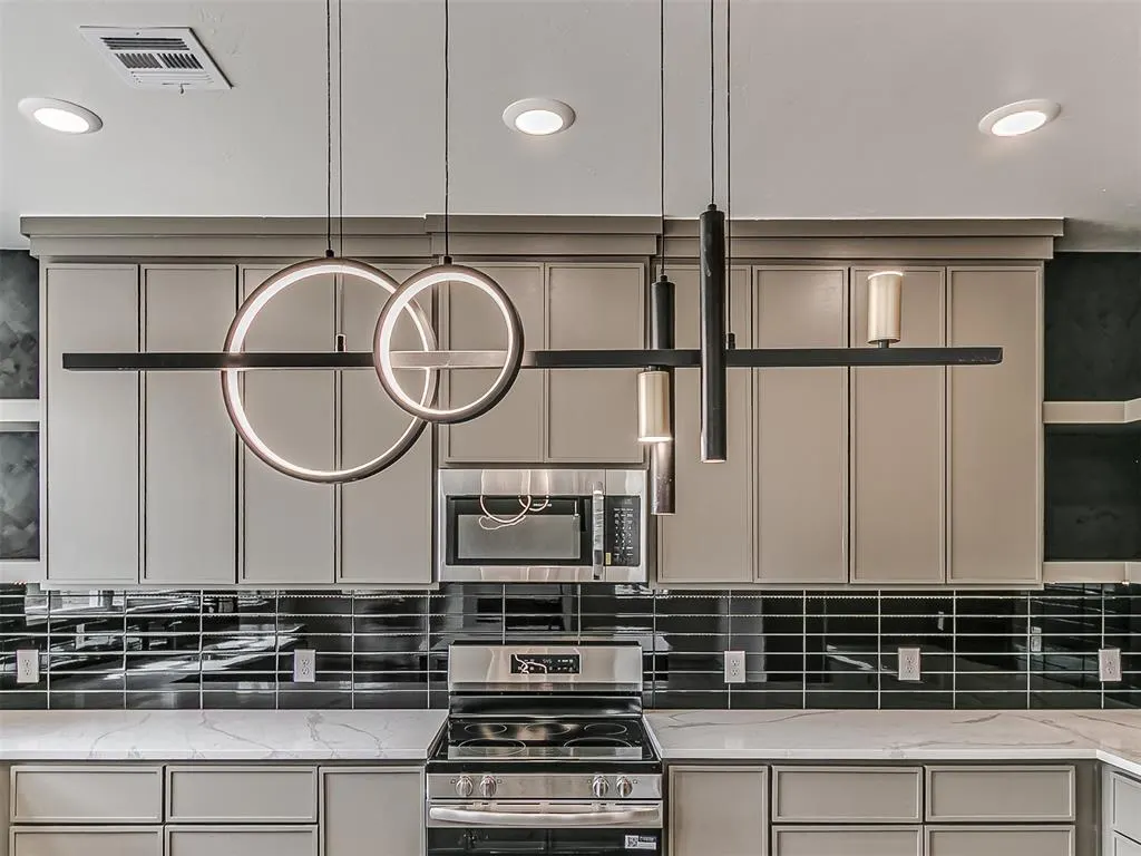 Photo 8 — 2021 NE 16th Terrace, Oklahoma City, OK 73117