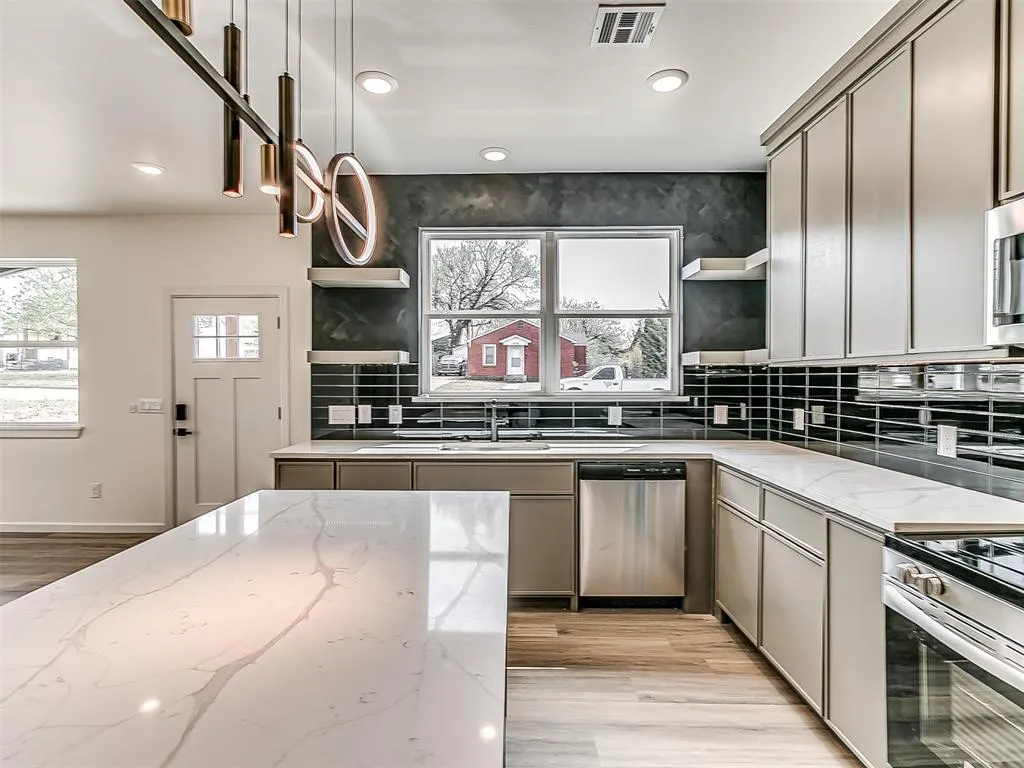 Photo 15 — 2021 NE 16th Terrace, Oklahoma City, OK 73117