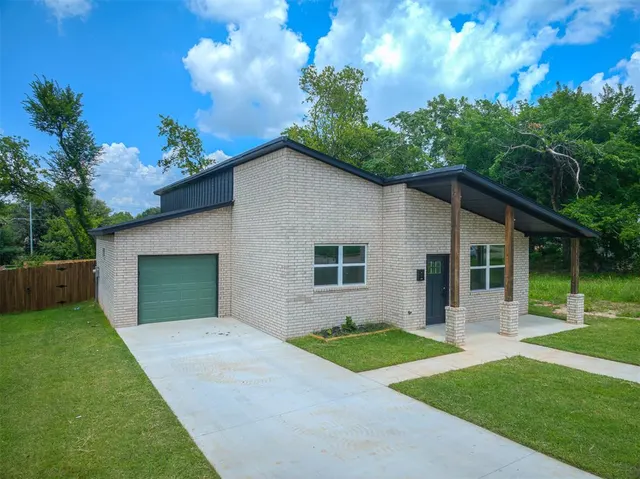 Photo 2 — 2021 NE 16th Terrace, Oklahoma City, OK 73117