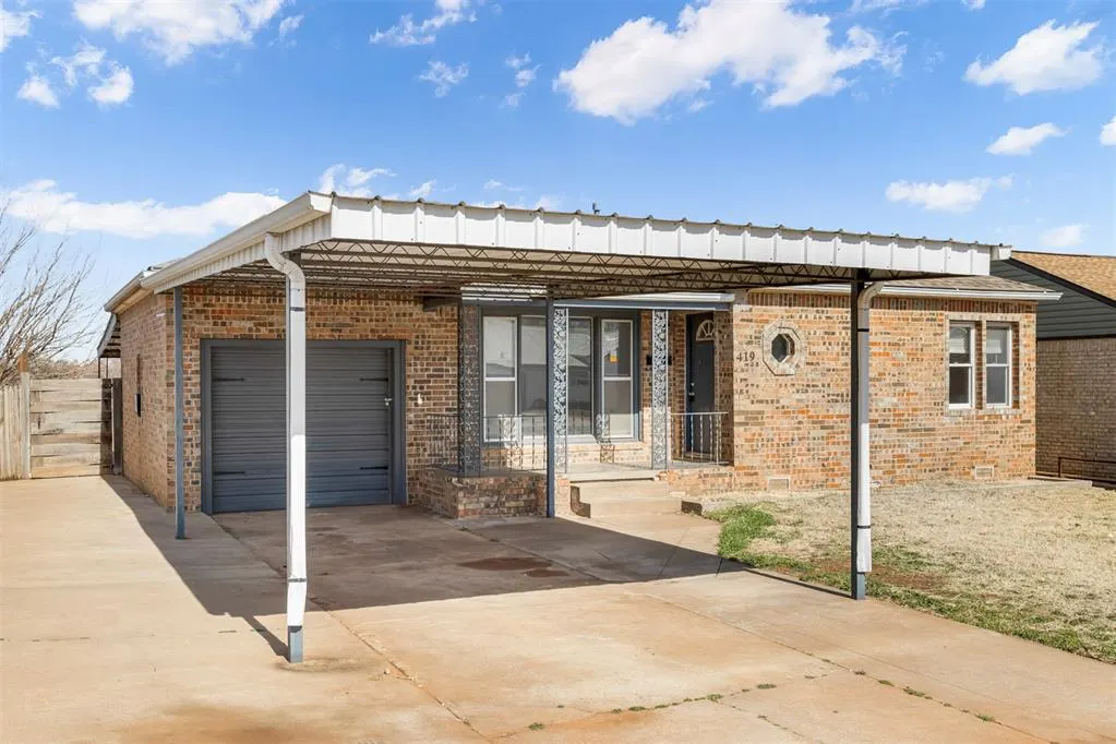 Photo 2 — 419 McArthur Boulevard, Elk City, OK 73644