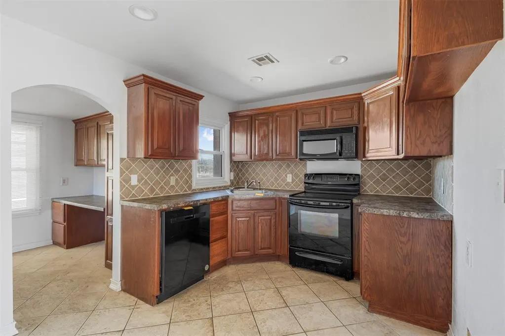 Photo 6 — 419 McArthur Boulevard, Elk City, OK 73644