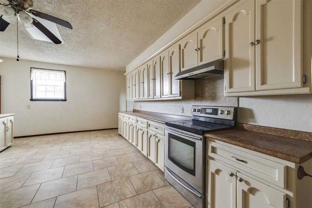 Photo 16 — 16266 NE 23rd Street, Choctaw, OK 73020