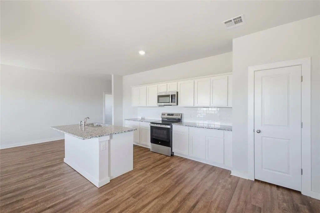 Photo 12 — 1016 Prairie Drive, Tuttle, OK 73089